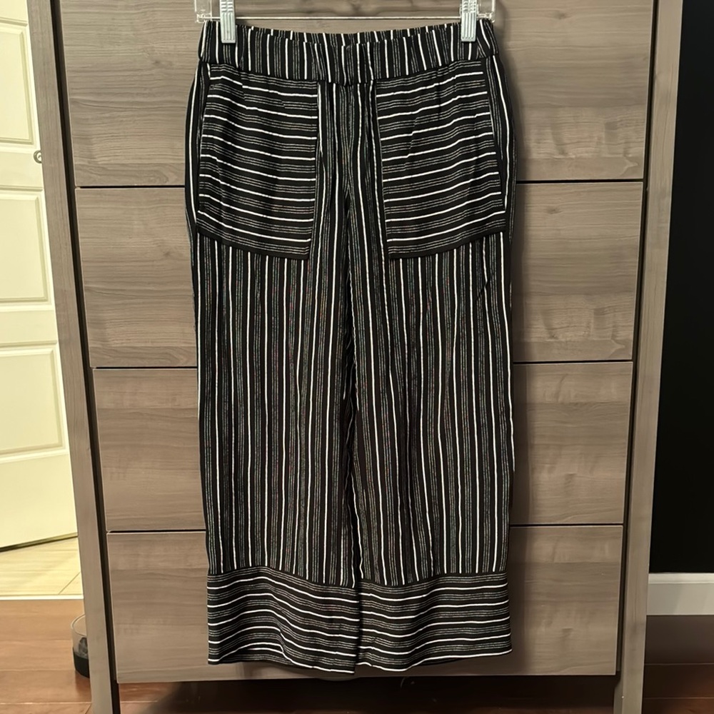 NWT Women’s LOFT Striped Black and White Wide-Leg Cropped Pants
